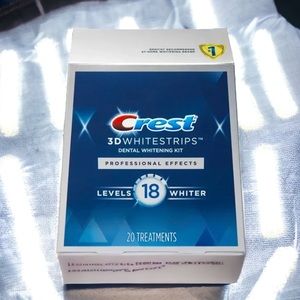 Sealed Crest 3D White strips 18 levels whiter 20 treatments